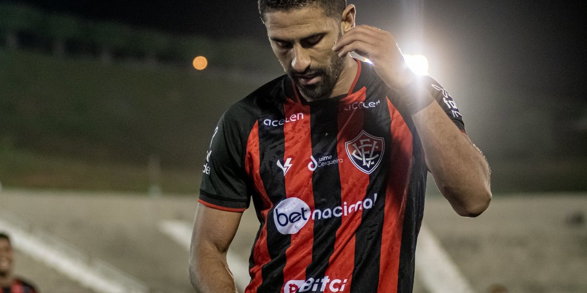 Artilheiro do Vitória na Série B, Tréllez valoriza triunfo contra o Tombense