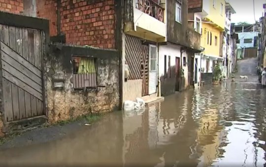 Deslizamentos de terra e alagamentos são registrados em Salvador