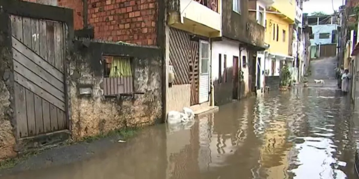 Deslizamentos de terra e alagamentos são registrados em Salvador