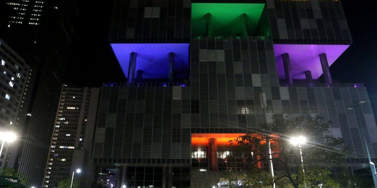 Petrobras ilumina prédios no Rio em homenagem ao Orgulho LGBTQIA+