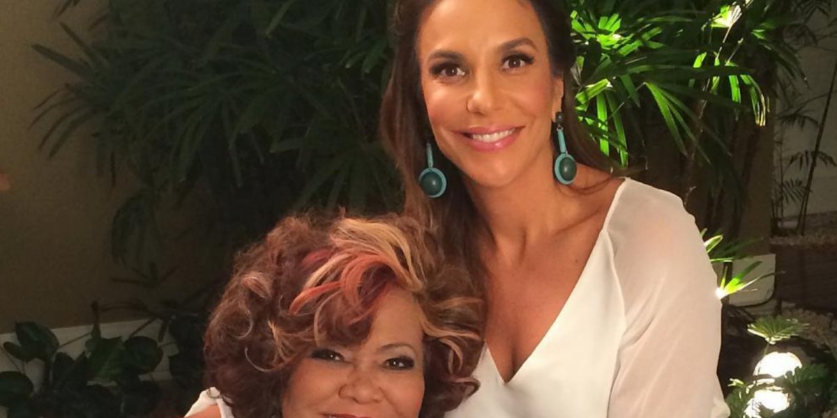 Ivete tieta Alcione em evento junino de Thaynara Og