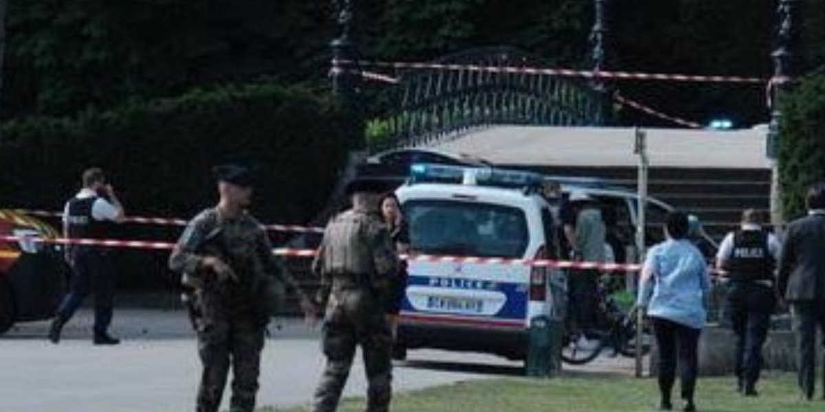 Quatro crianças e um adulto são esfaqueados em um ataque na França