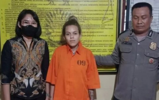 Brasileira presa com droga na Indonésia é condenada a 11 anos