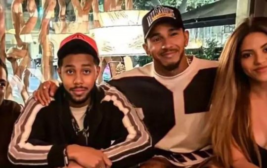Shakira e Lewis Hamilton estariam namorando, segundo tablóide