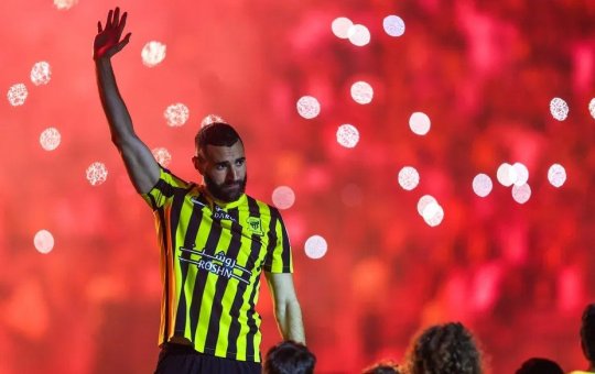 Salários de Benzema e Kanté superam sete elencos do Campeonato Inglês juntos