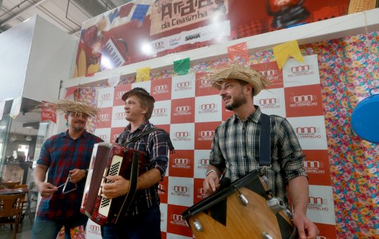 Arraiá da Ceasinha anima Mercado do Rio Vermelho durante o período de São João