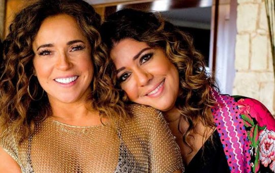 Daniela Mercury beija Malu Verçosa em show na Parada LGBT+ de SP
