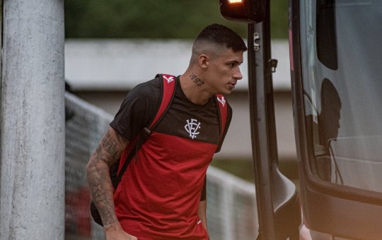 Camutanga leva o terceiro cartão amarelo e desfalca o Vitória contra o Guarani