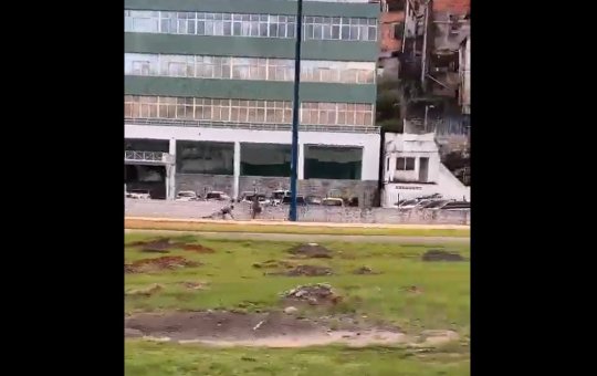 Vídeo: PM cai ao correr para perseguir suspeito na Avenida Bonocô, em Salvador