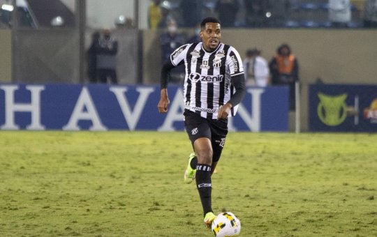 Vitória tem negociações avançadas com o atacante Iury Castilho