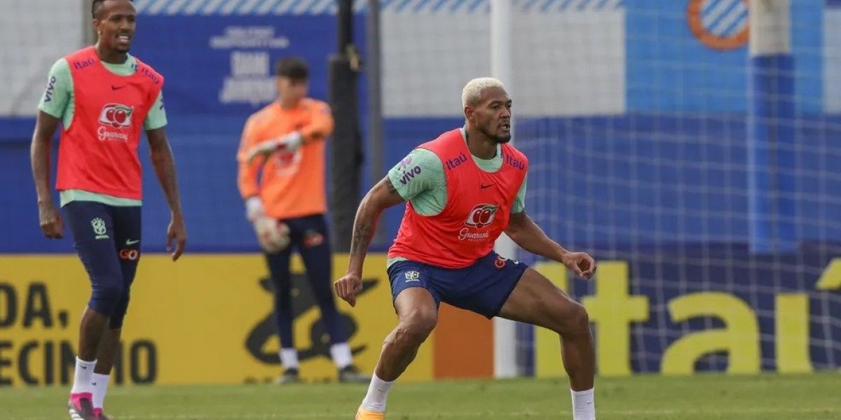 Joelinton treina no time titular do Brasil; Veiga e Ayrton Lucas são testados