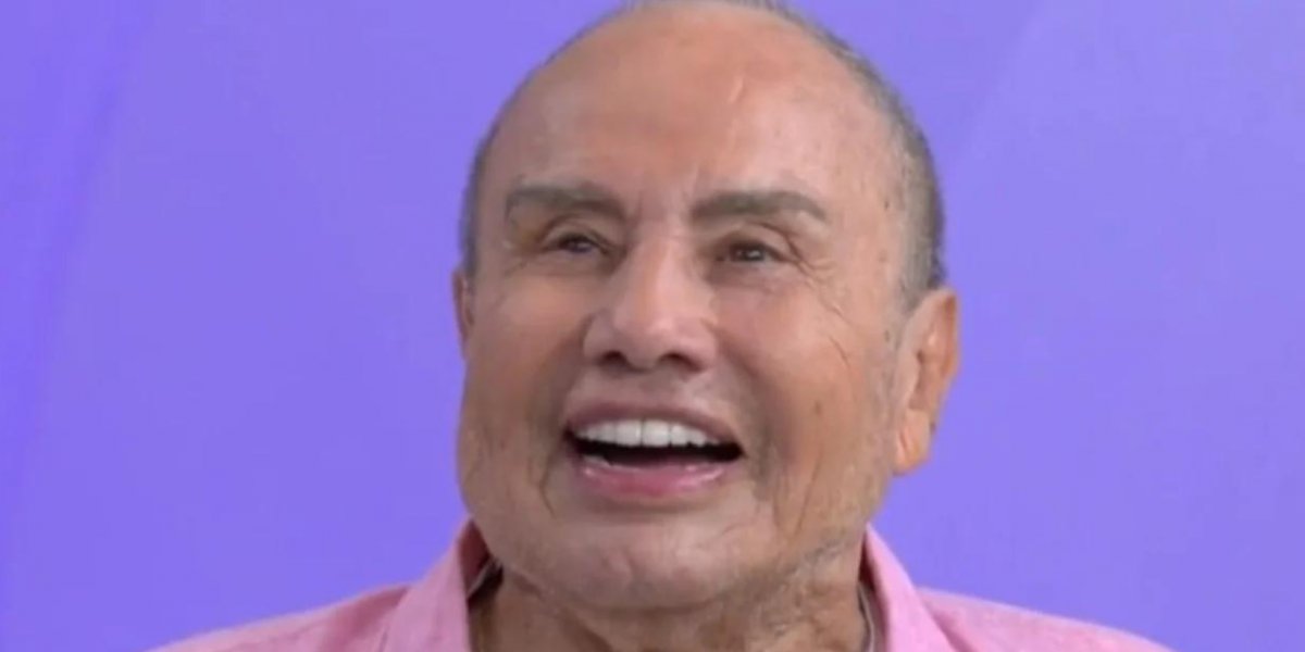 Stênio Garcia aparece com 'rosto renovado' após procedimento estético