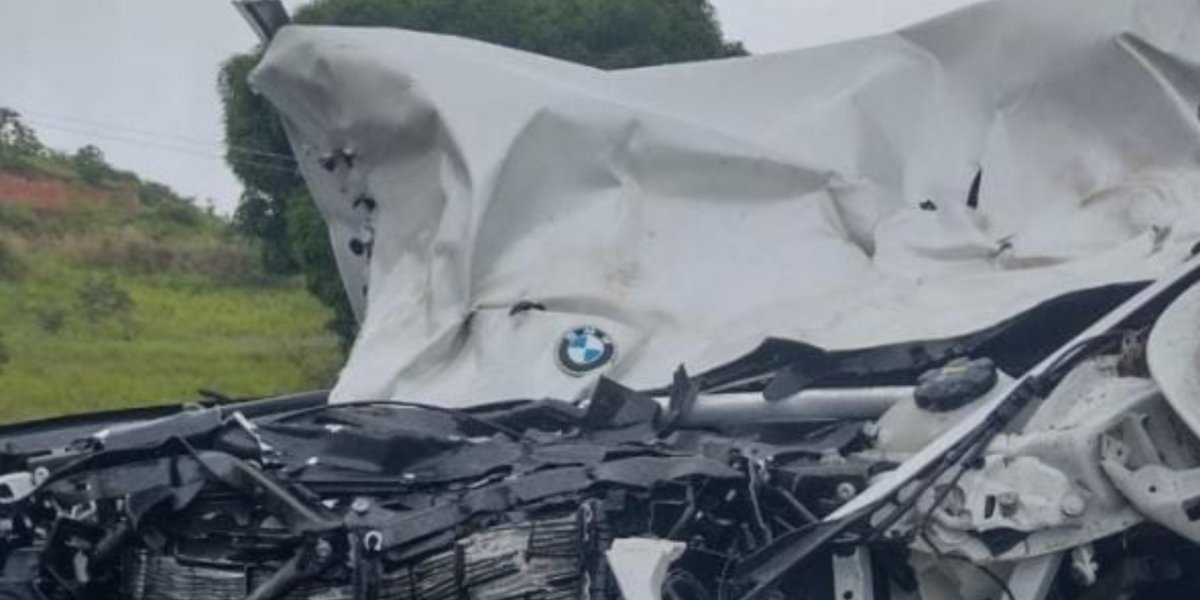 Atacante Everaldo, do Bahia, sofre acidente de carro em Camaçari