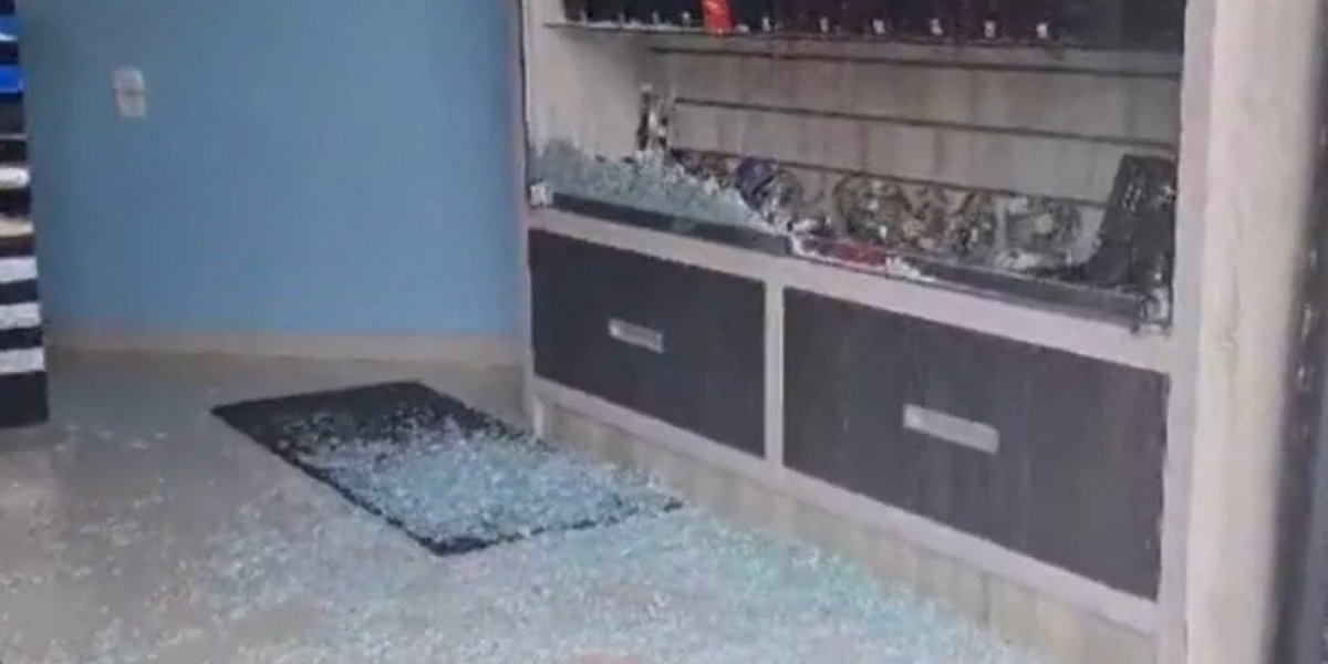 Trio é preso após tentar roubar joalheria e fazer funcionária refém em Eunápolis