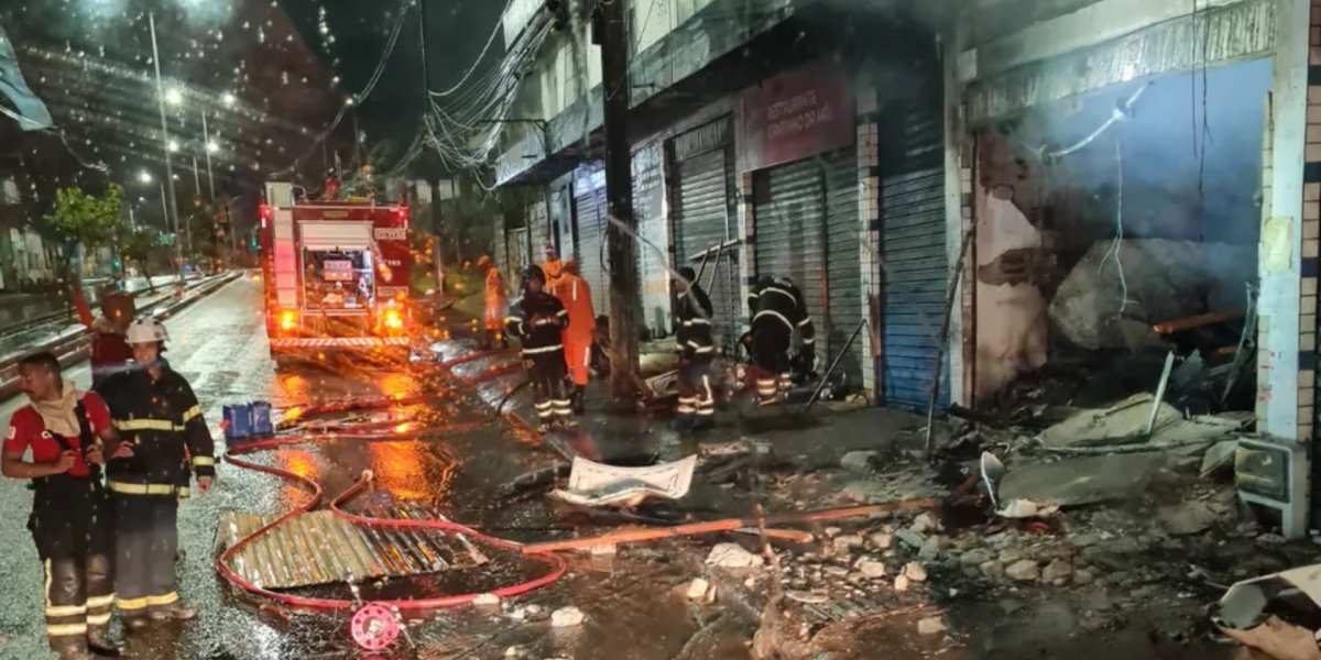 Incêndio destrói loja de autopeças na Avenida Suburbana, em Salvador