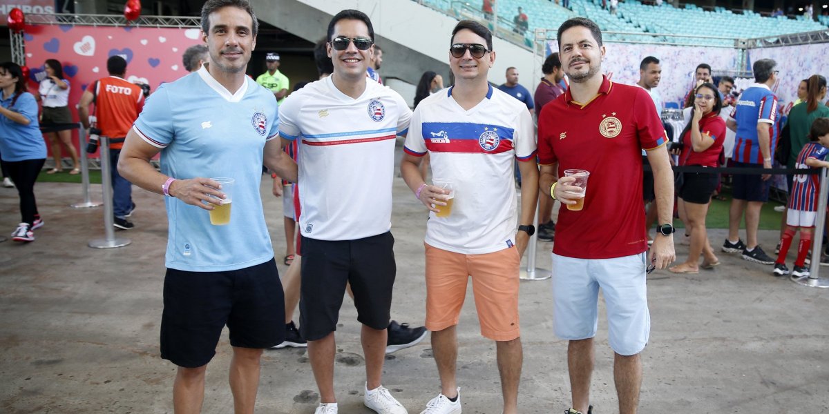 Torcida do Bahia é a que mais consome cerveja no Brasil, diz estudo