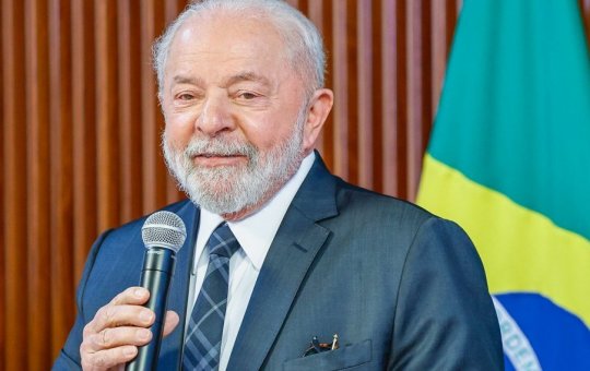 "Todas as propostas serão de governo", afirma Lula durante reunião com ministros