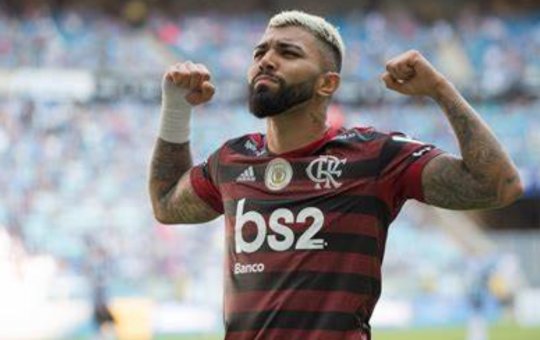 Irmã de Neymar revela 'solteirice' e elogia Gabigol
