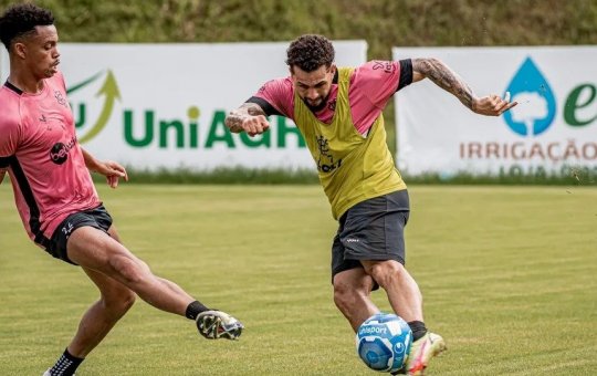 Vitória tem manhã com treino de finalizações e trabalha saída de bola