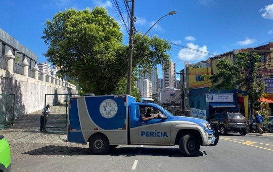 Homem é baleado durante troca de tiros e é encontrado morto dentro de cemitério