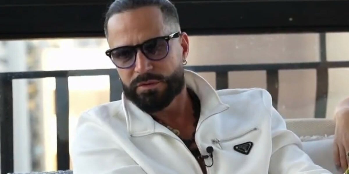 Latino relata vício em sexo: “Uma mulher a cada três horas”