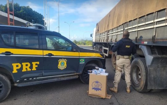 PRF apreende 500 mil maços de cigarros na Bahia