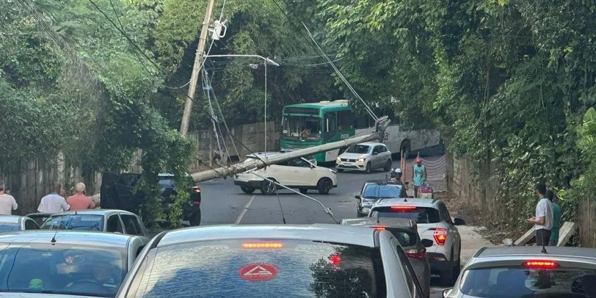 Mulher sofre mal súbito e bate em poste no Trobogy; acesso ficou bloqueado