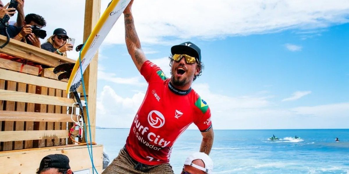Filipe Toledo vence etapa de Punta Roca e se aproxima da liderança da WSL