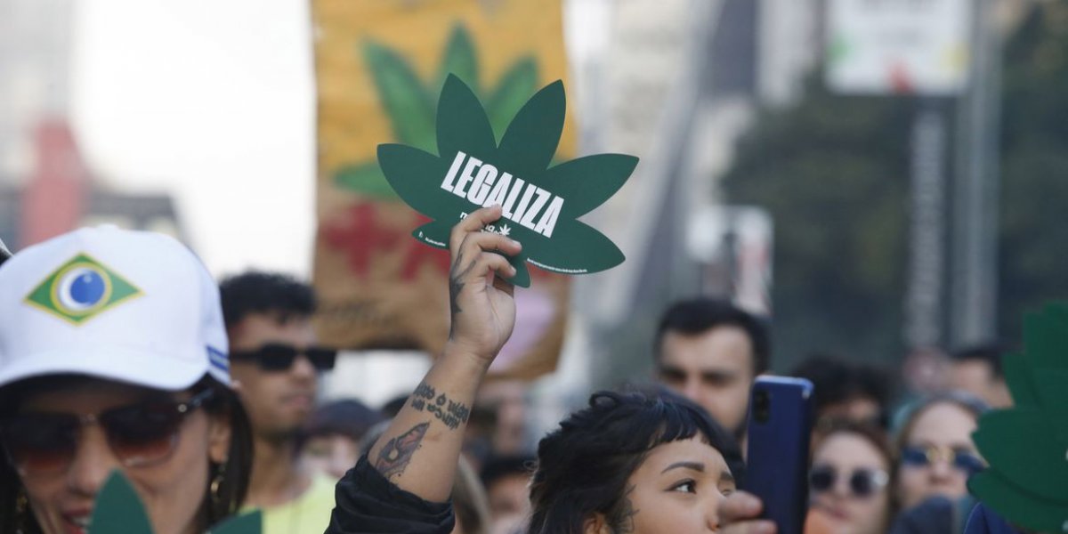 Marcha da Maconha em São Paulo defende não proibição às drogas