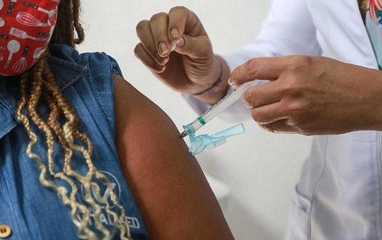 Salvador retoma vacinação contra Covid-19 e gripe na segunda-feira