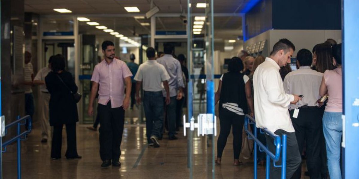 Câmara aprova projeto que pune discriminação de políticos