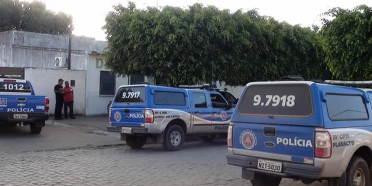 Jovem morre eletrocutada ao tentar colocar celular para carregar na Bahia