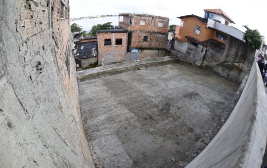 Contenção de encosta beneficia mais de 100 famílias no Lobato, em Salvador