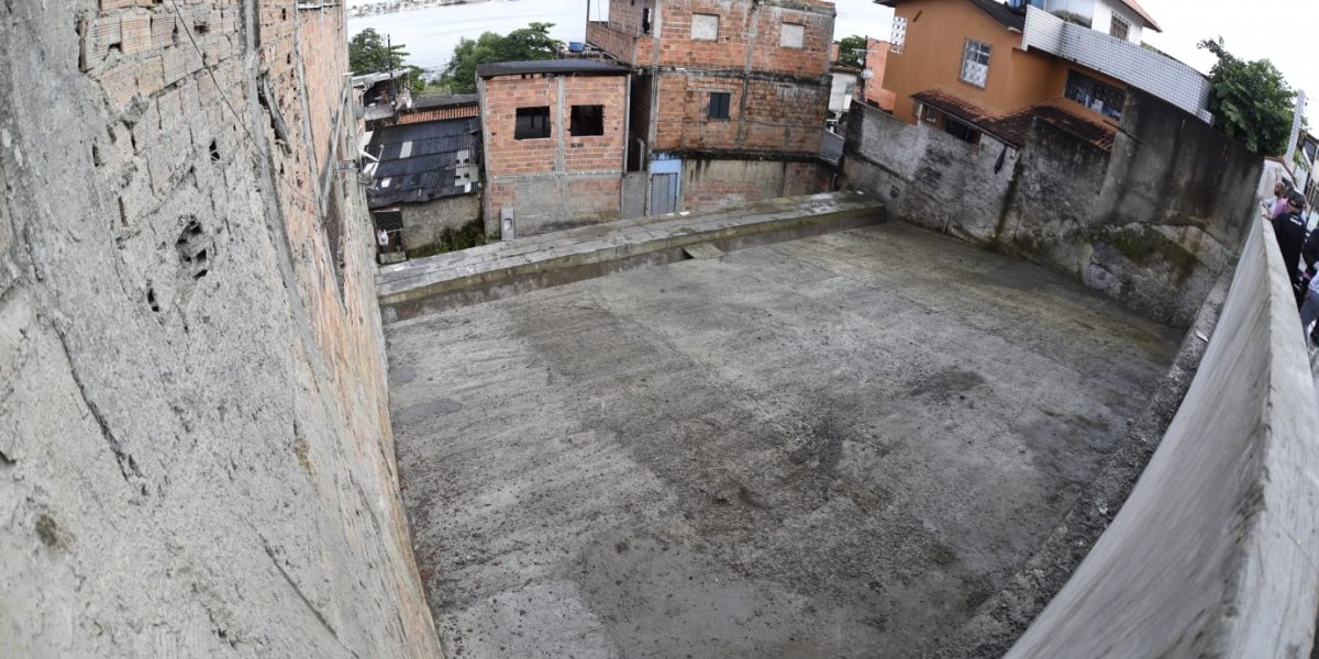 Contenção de encosta beneficia mais de 100 famílias no Lobato, em Salvador
