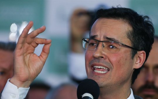 Após ser cassado, Deltan Dallagnol sai do Brasil e viaja para Chicago