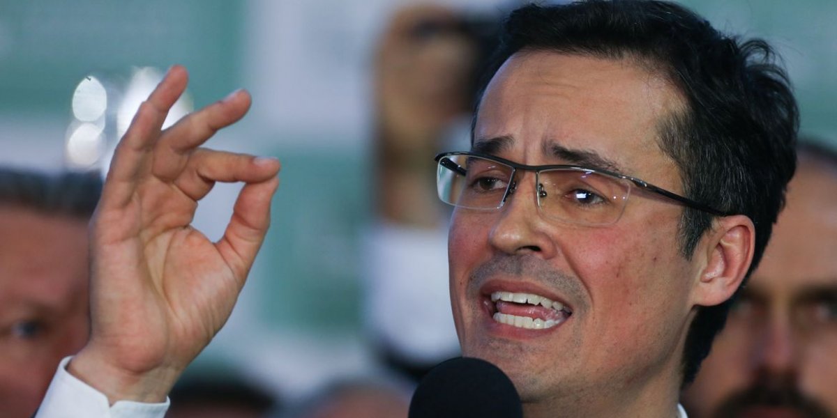 Após ser cassado, Deltan Dallagnol sai do Brasil e viaja para Chicago