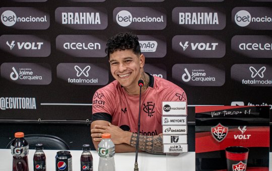 Giovanni Augusto lamenta falta de sequência pelo Vitória: "noites sem dormir"