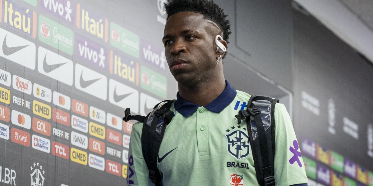 Advogado diz que torcedor do não foi racista com Vini Jr: "coçando as axilas"