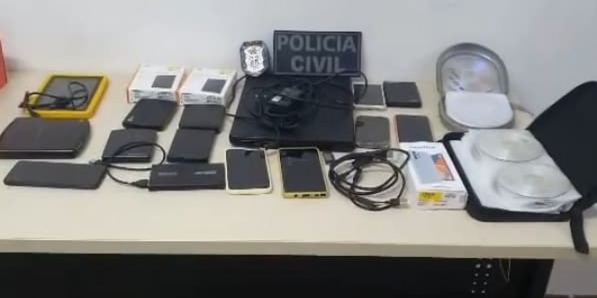 Professor é preso com material pornográfico infantil em Alagoinhas