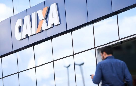 Rui Costa pede que Caixa suspenda tarifa de Pix para empresas privadas