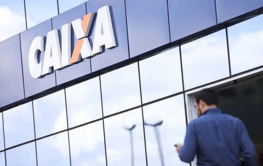 Caixa suspende cobrança de Pix para pessoa jurídica