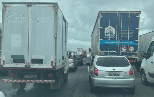 Saída para feriado de S. João tem tráfego lento na BR-324; veja horários de pico