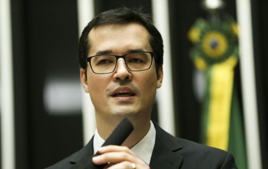 “Eu seguirei no Brasil", diz Deltan Dallagnol após viagem a Chicago