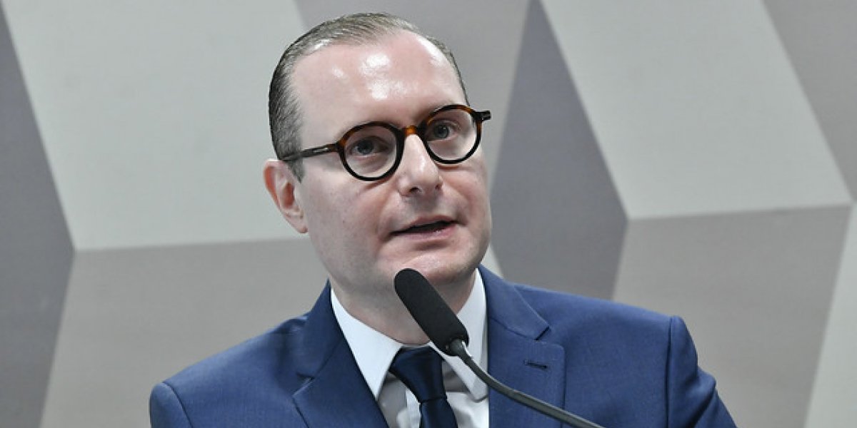 Por 58 votos a 18, Senado aprova Zanin para o STF