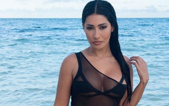 Simaria sensualiza e arranca suspiros na web