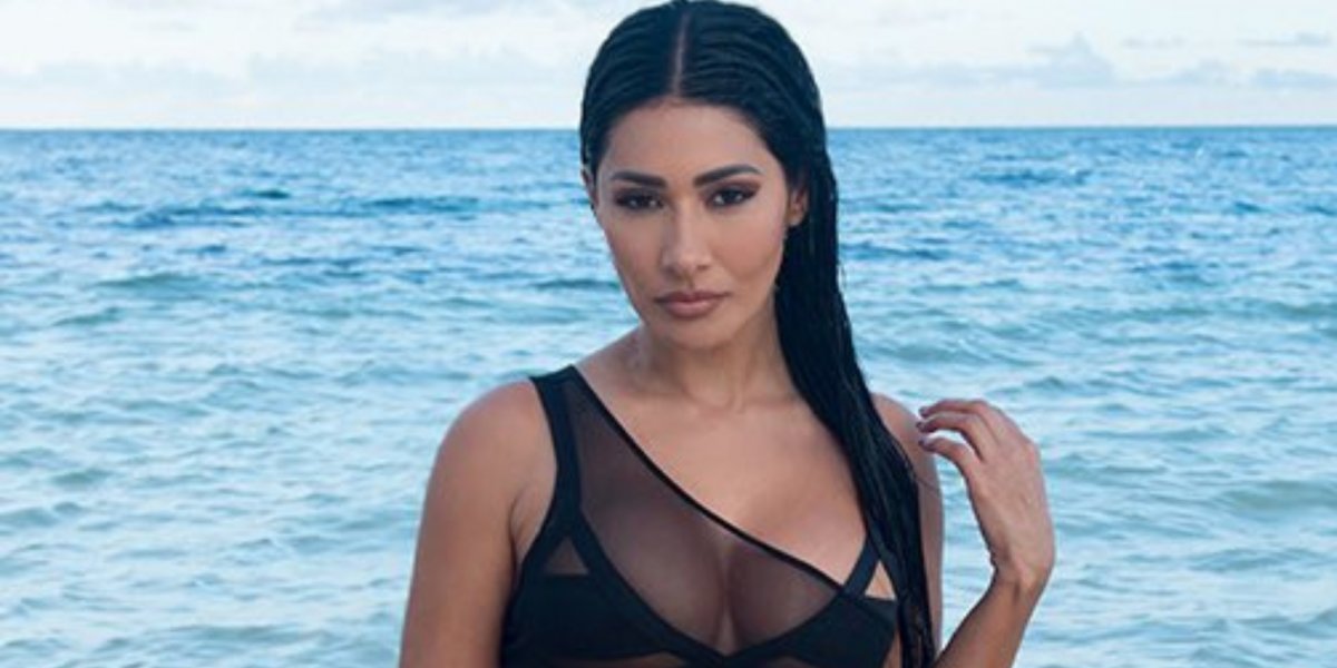Simaria sensualiza e arranca suspiros na web