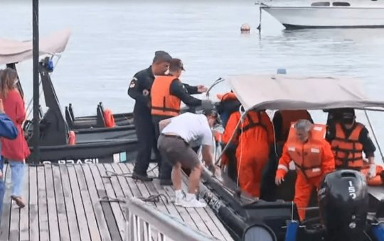 Tripulantes sobrevivem a naufrágio e contam que veleiro se chocou contra baleia