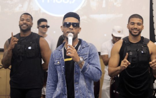 Cantor da banda O Erótico se pronuncia após show ser cancelado