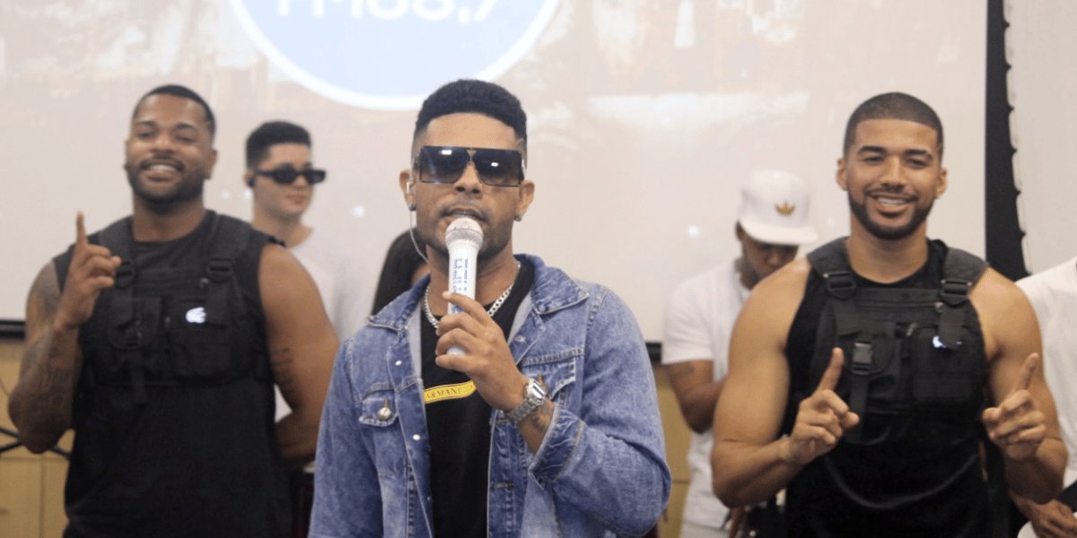 Cantor da banda O Erótico se pronuncia após show ser cancelado