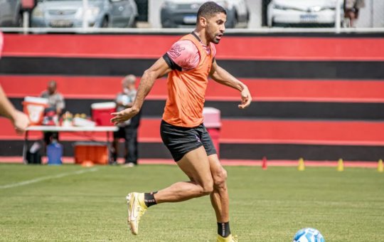 Após 13 dias de parada, Vitória visita o Guarani neste domingo